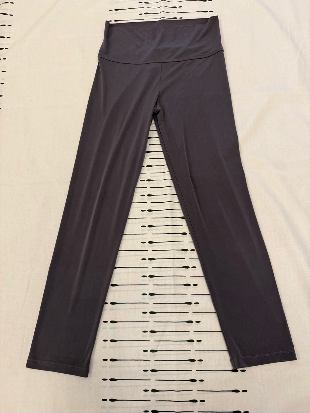 La Senza’s Black Satin-Trim Legging